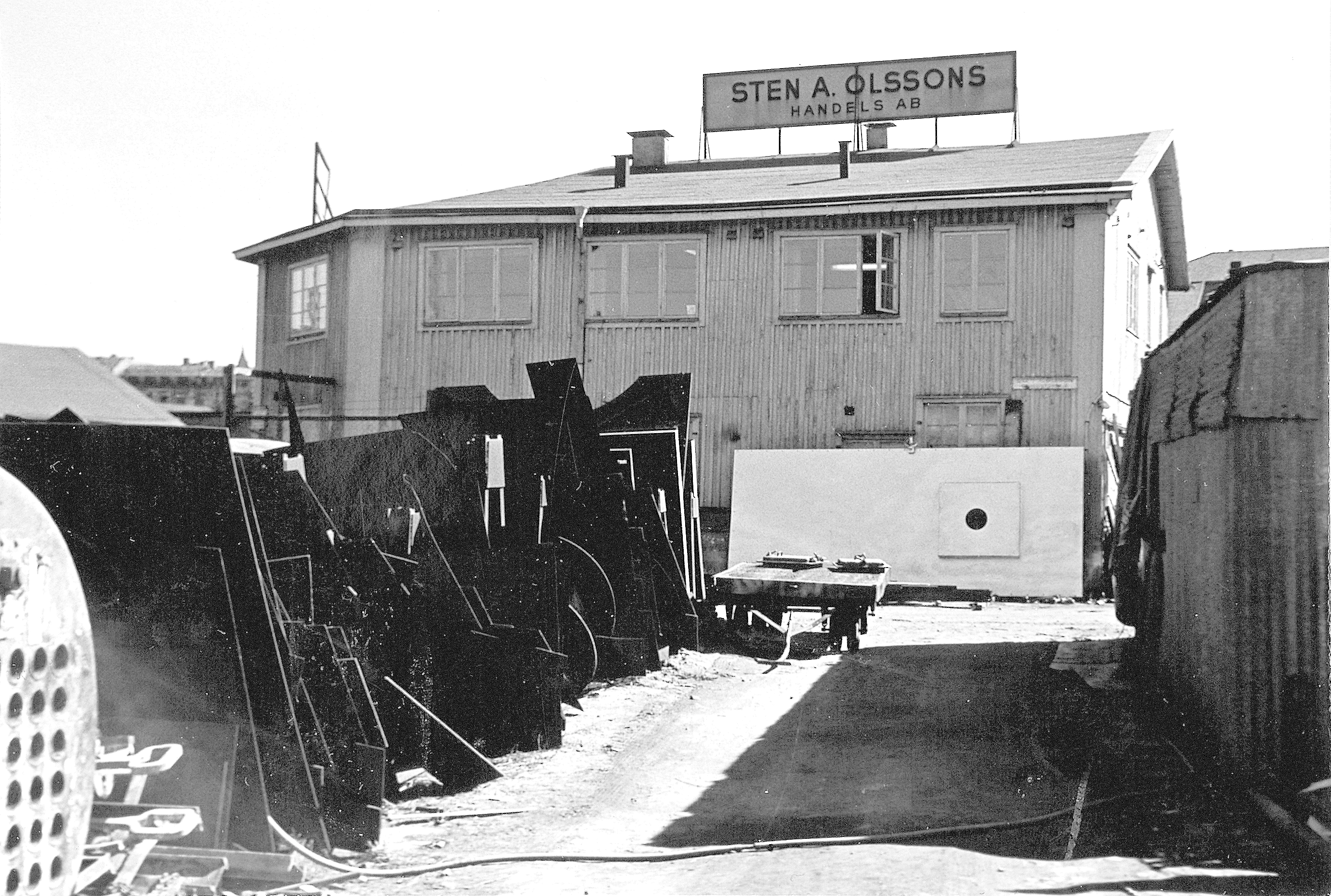 An archive image showing Sten A Olsson’s office and scrap yard in Gothenburg – the beginnings of Stena Metall Group.