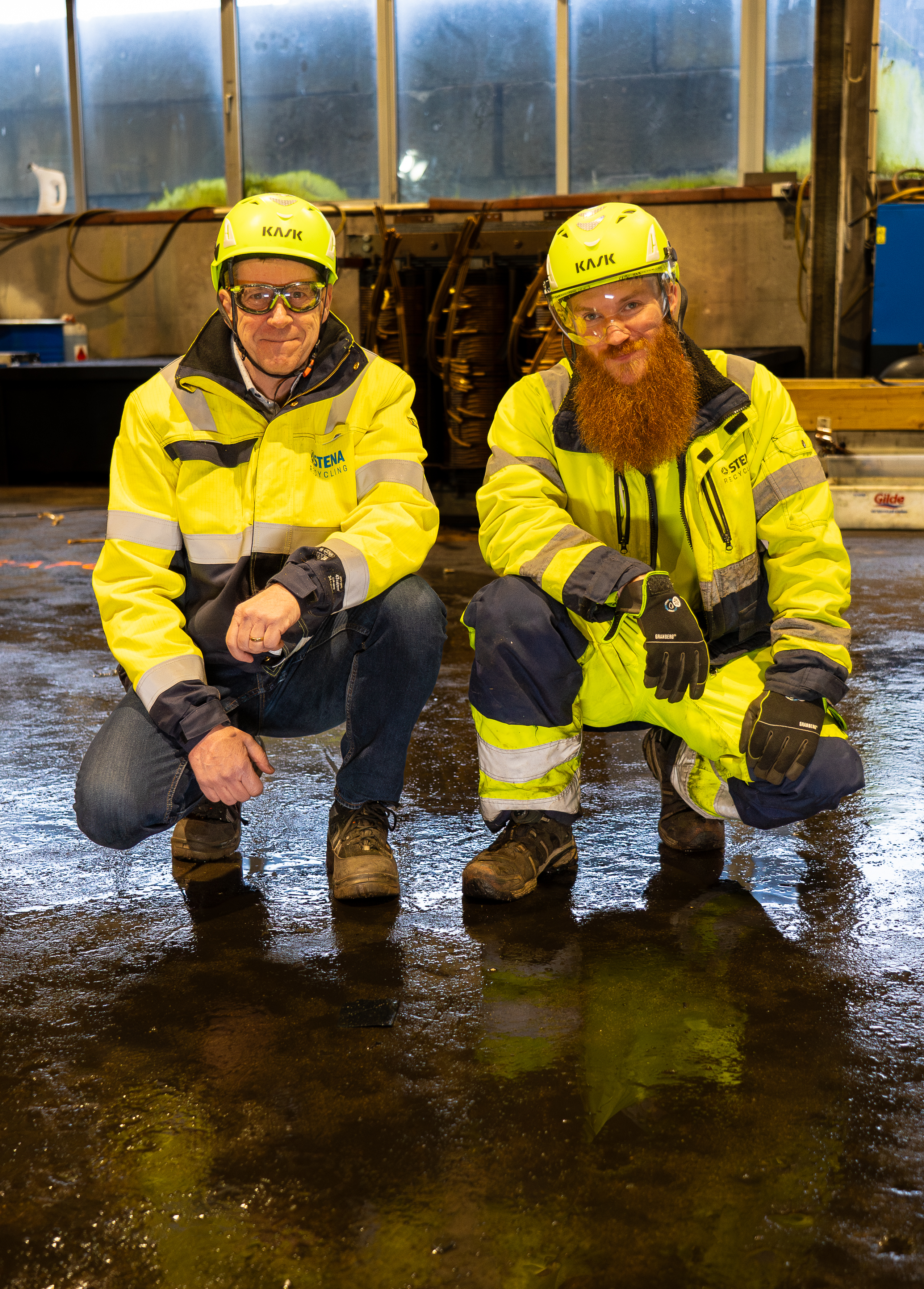 Ole Hansen and Dag-Rune Eide, two male Stena Recycling production workers in high-vis protection gear in the production facility in Bergen, Norway. Inclusion builds strong teams.