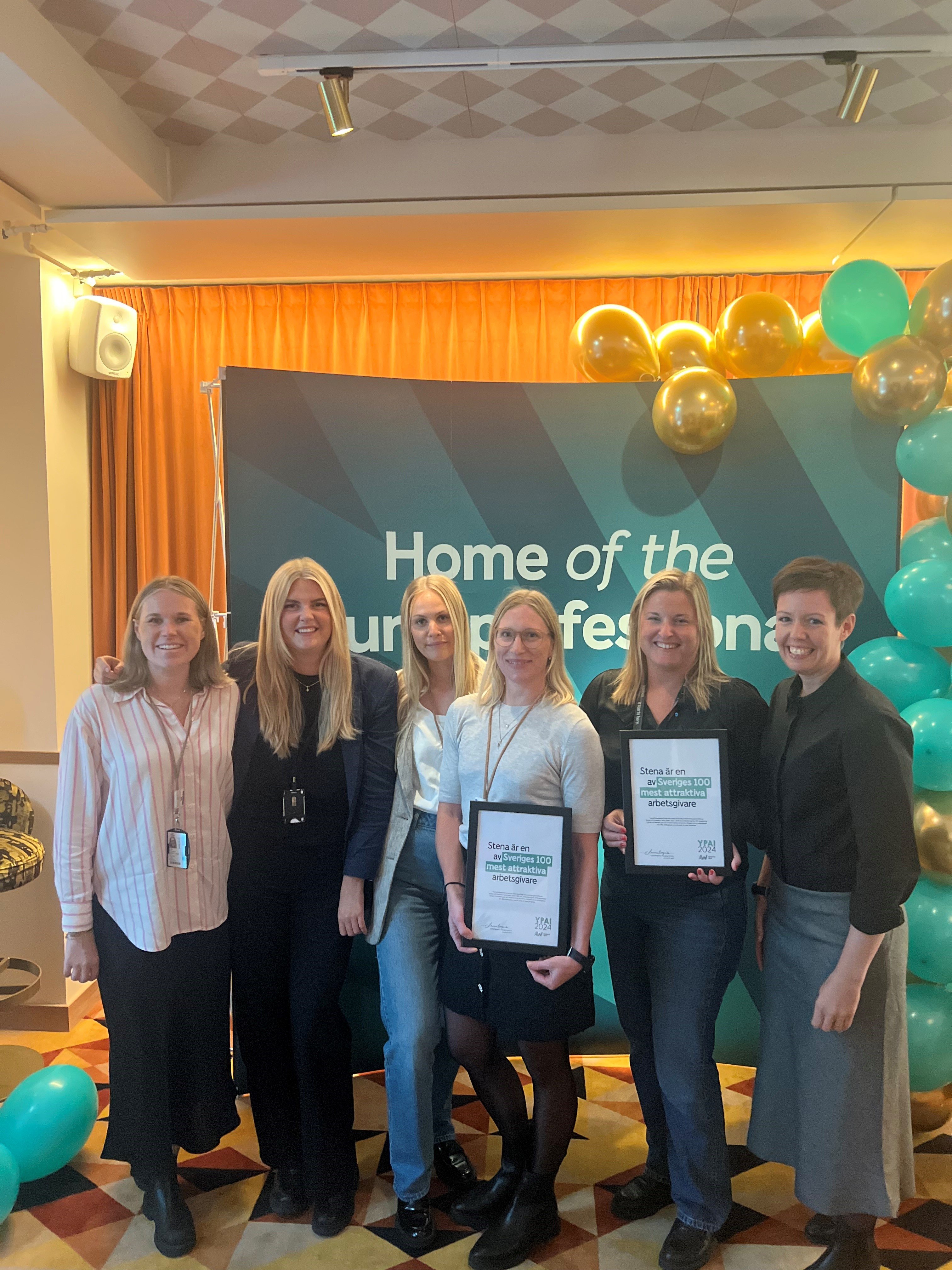 A group of HR-people representing different companies in the Stena Sphere receives an award from Young Professional Attraction Index 2024